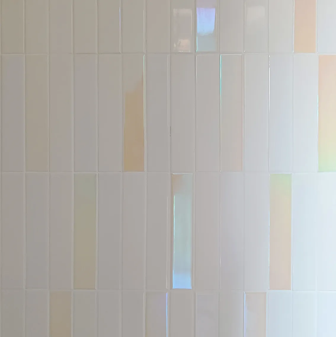 EN_United-Architektur-House-Uckermark-Lakes-Nature-Park-Tiles Bathroom Minimalist bathroom wall featuring vertical iridescent white ceramic tiles with subtle pastel rainbow reflections.